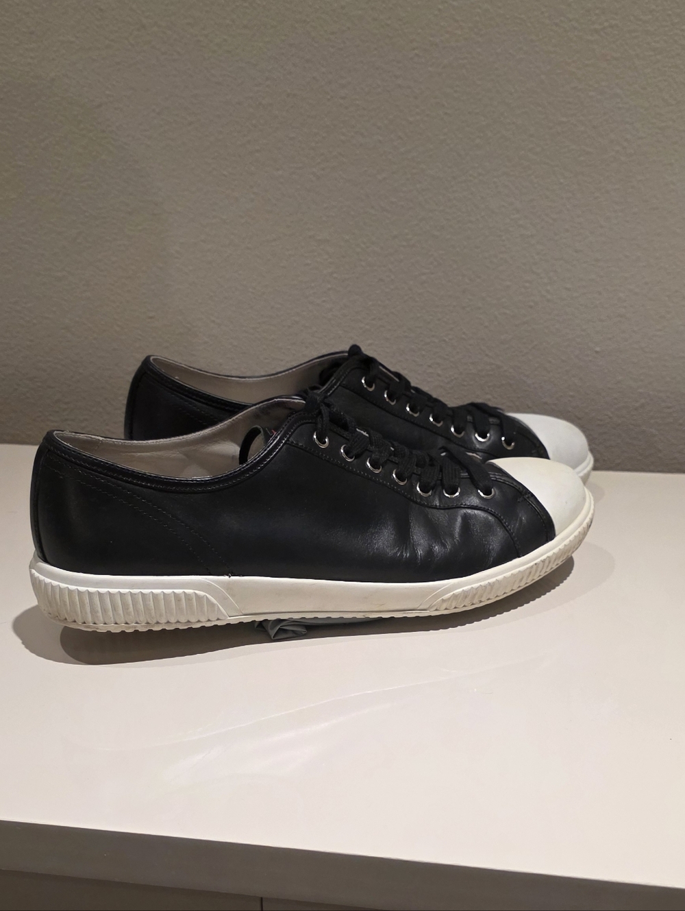 Prada Low Sneakers - Barely Worn - 9.5 LV - US 10.5 - Picture 2 of 8